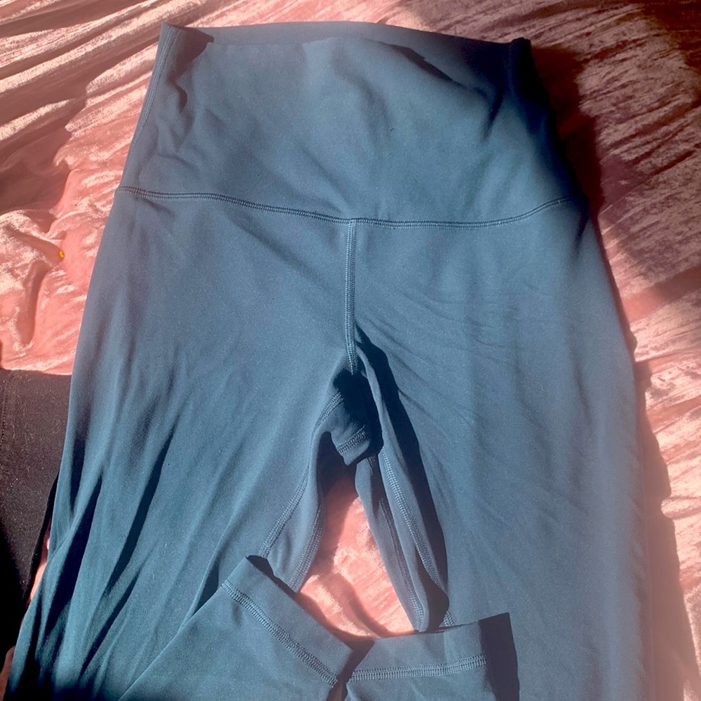 Lululemon Super high rise size 6 teal full length